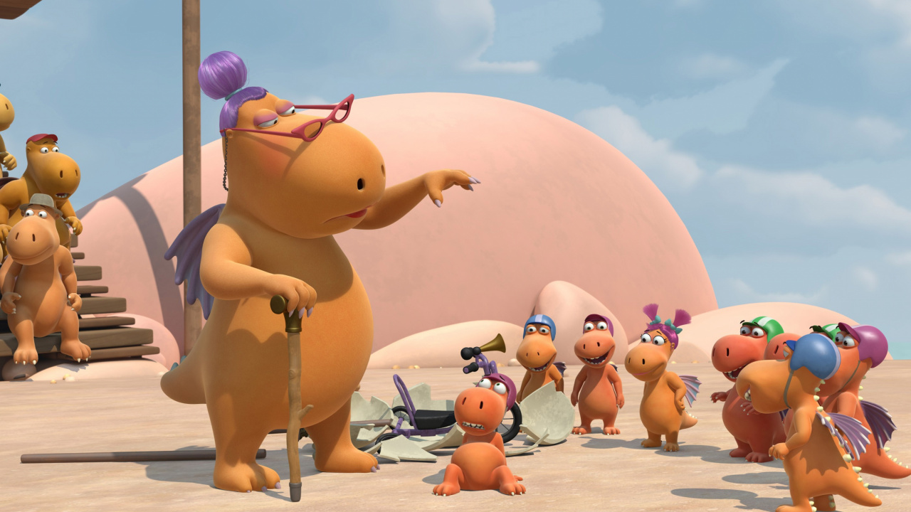 Brown and Pink Animal Statue on Beach During Daytime. Wallpaper in 1280x720 Resolution