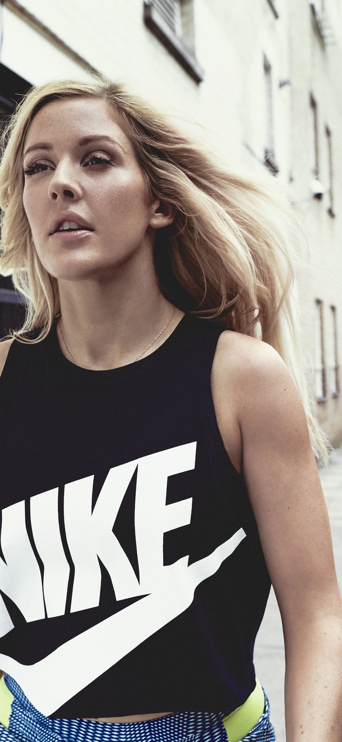 Ellie Goulding Nike, Ellie Goulding, Nike, Saft Wrld, Turnschuh. Wallpaper in 1125x2436 Resolution