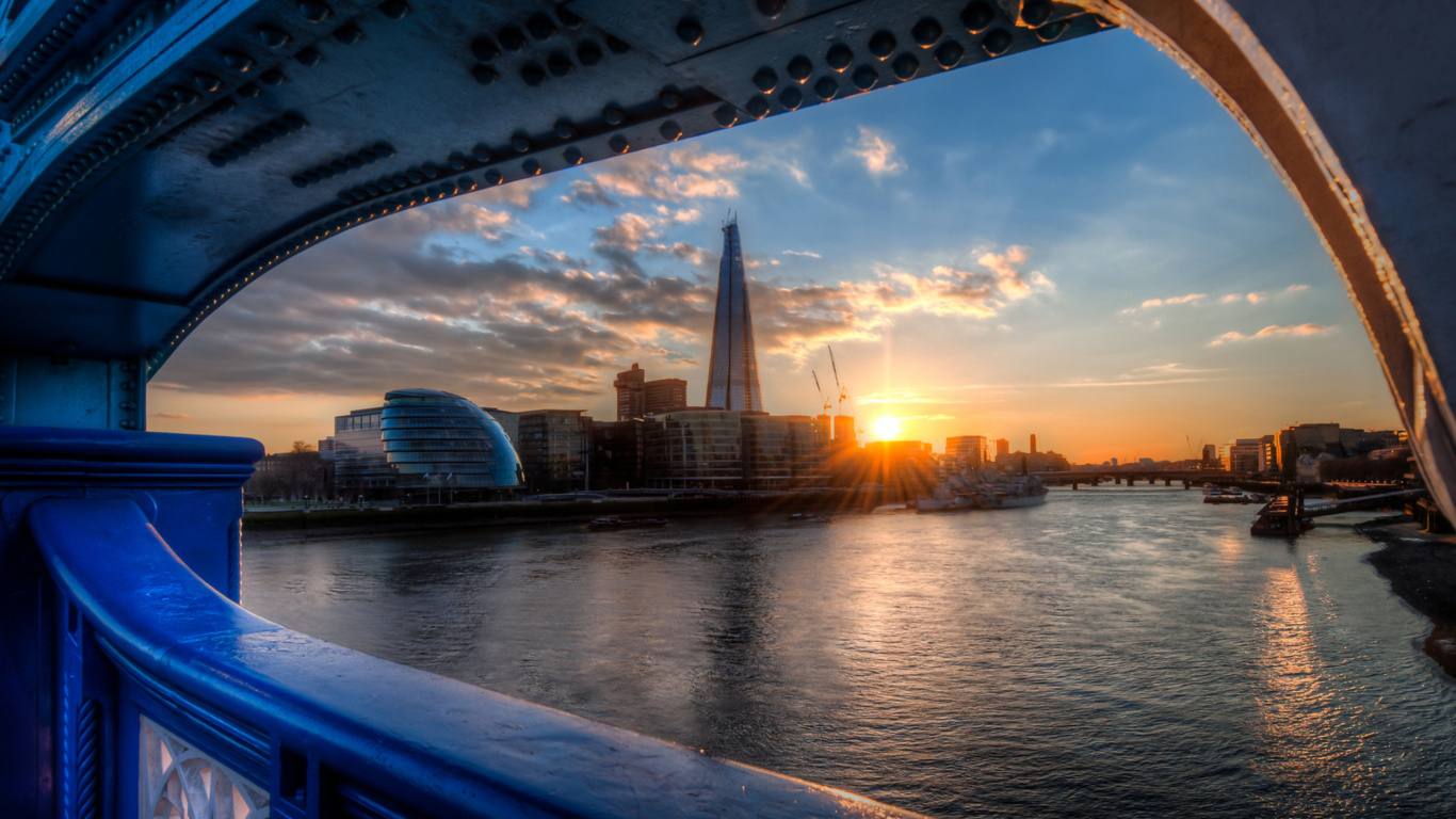 Body of Water Near City Buildings During Sunset. Wallpaper in 1366x768 Resolution