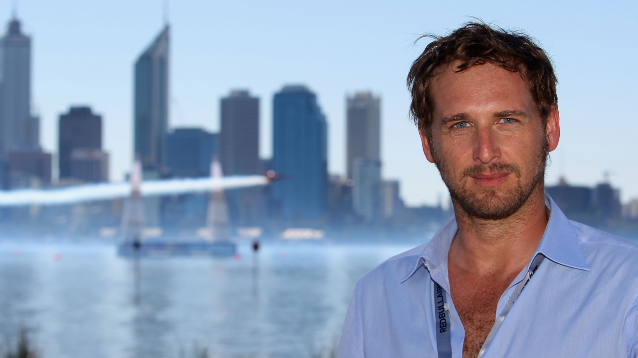 Schauspieler, Mensch, Berühmtheit, White Collar Worker, Tourismus. Wallpaper in 1280x720 Resolution