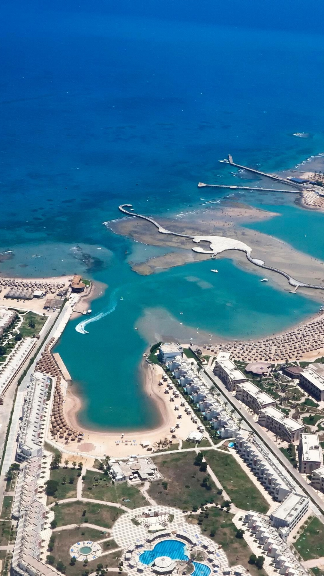 Luftaufnahme Von Stadtgebäuden Tagsüber. Wallpaper in 1080x1920 Resolution