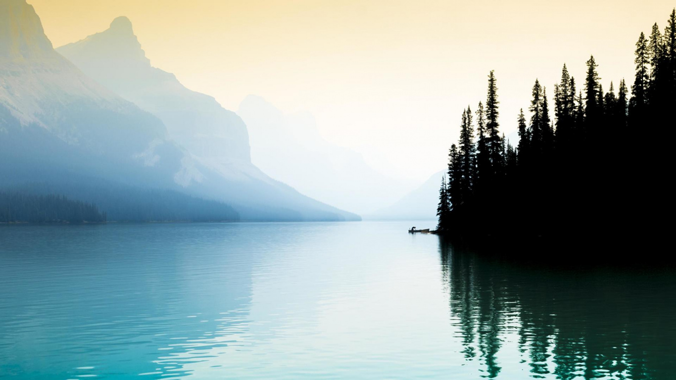 Body of Water Near Mountain During Daytime. Wallpaper in 1366x768 Resolution