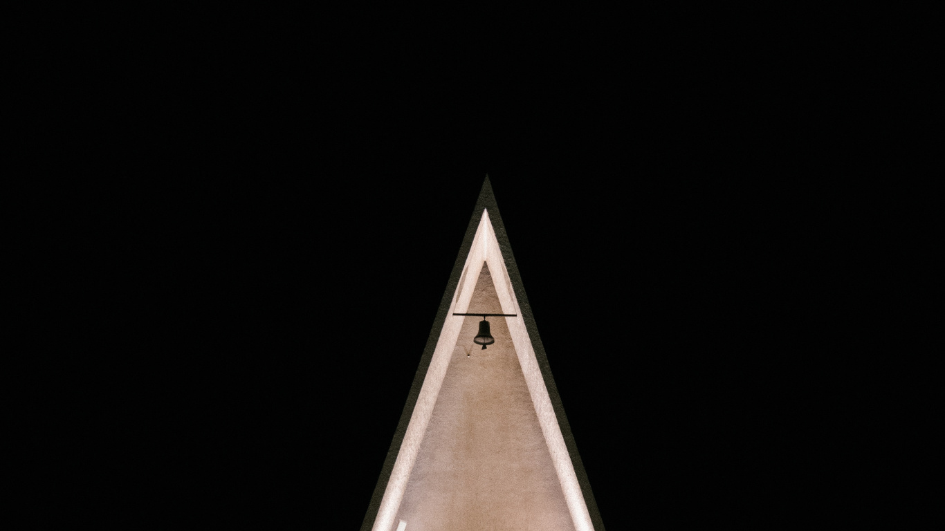 Croix en Bois Marron Sur Fond Noir. Wallpaper in 1366x768 Resolution