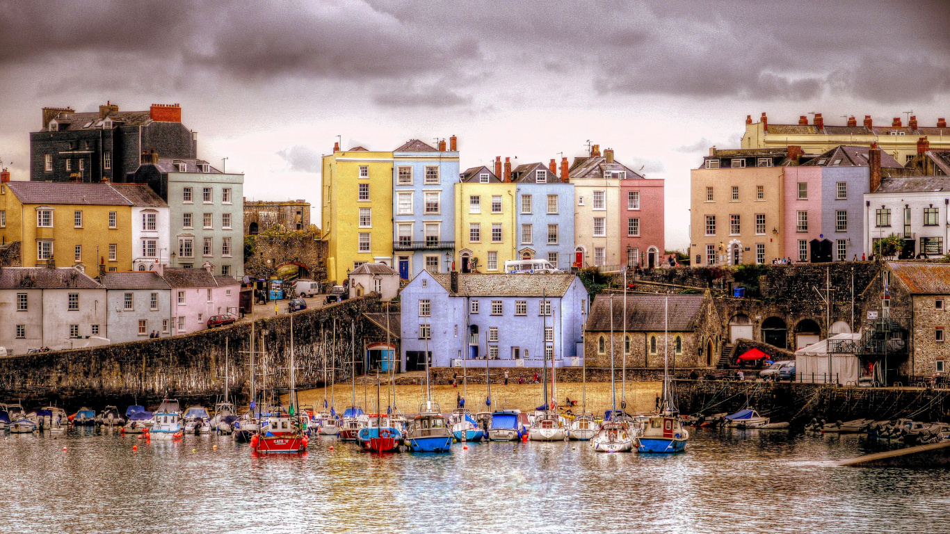 People Riding on Boat on River Near Buildings During Daytime. Wallpaper in 1366x768 Resolution