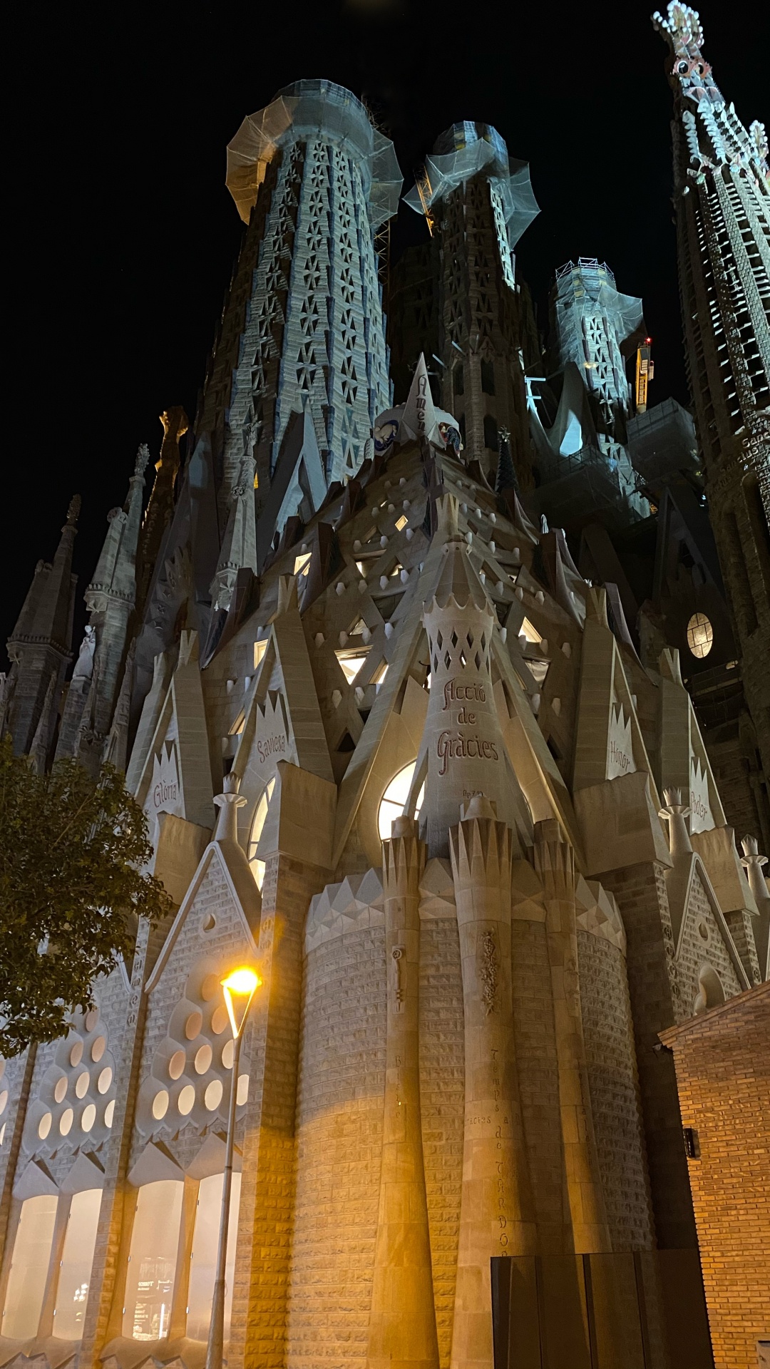 Barcelona, Spain, Landmark, Medieval Architecture, Tourist Attraction. Wallpaper in 1080x1920 Resolution