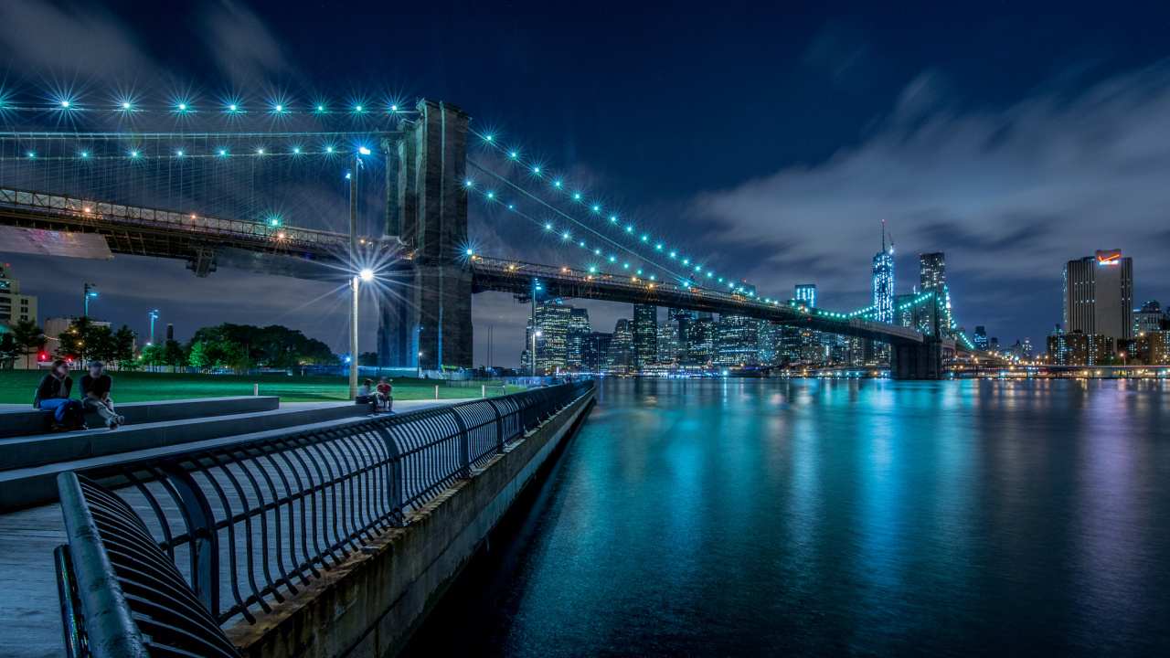 Brücke Über Wasser Während Der Nacht Night. Wallpaper in 1280x720 Resolution