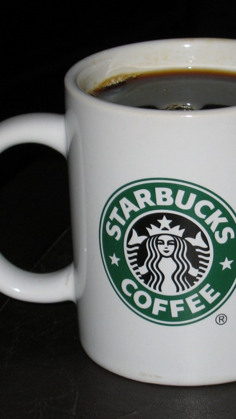 Tasse en Céramique Blanche et Verte Avec du Café. Wallpaper in 750x1334 Resolution