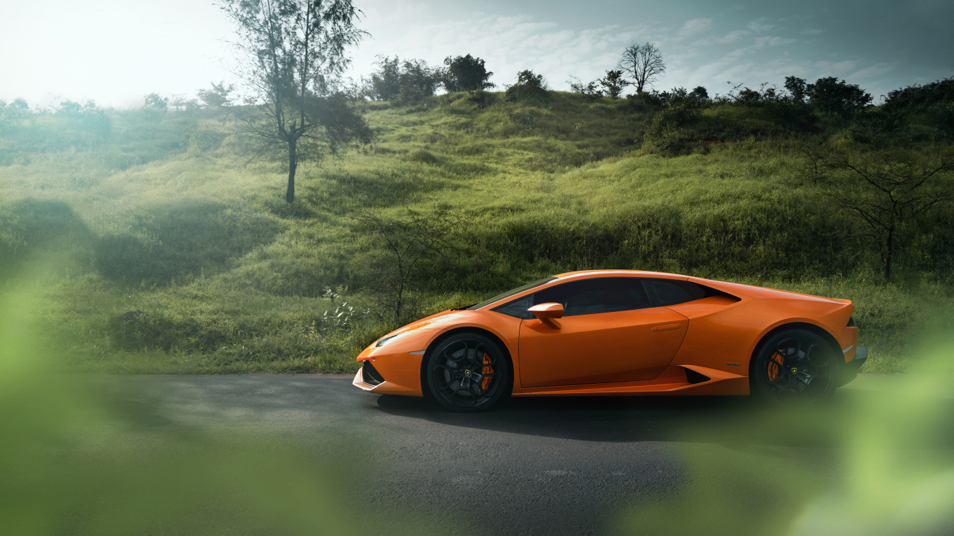 Lamborghini Aventador Orange Sur la Rivière Pendant la Journée. Wallpaper in 1366x768 Resolution