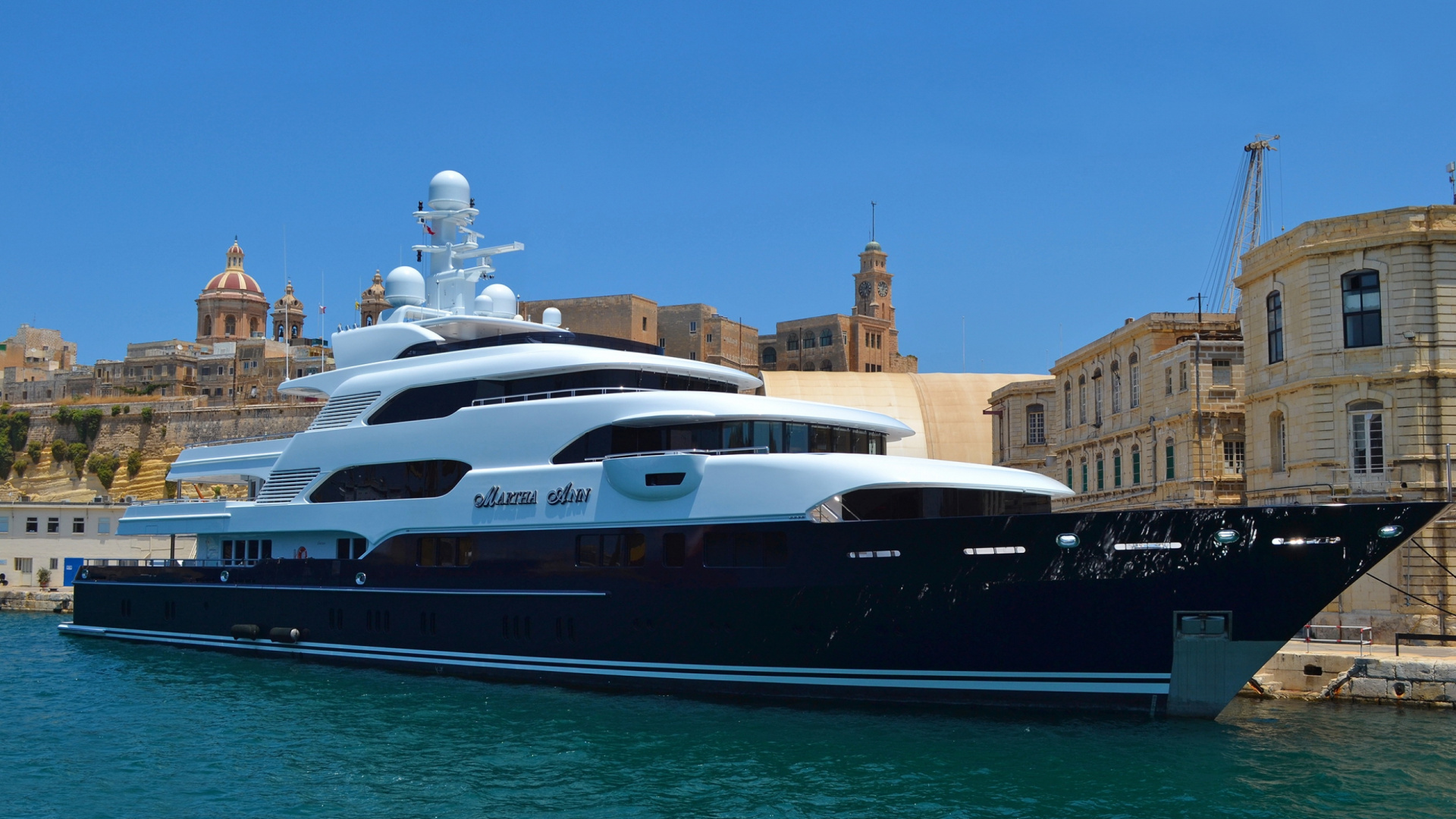 White and Black Boat on Water Near Buildings During Daytime. Wallpaper in 1920x1080 Resolution