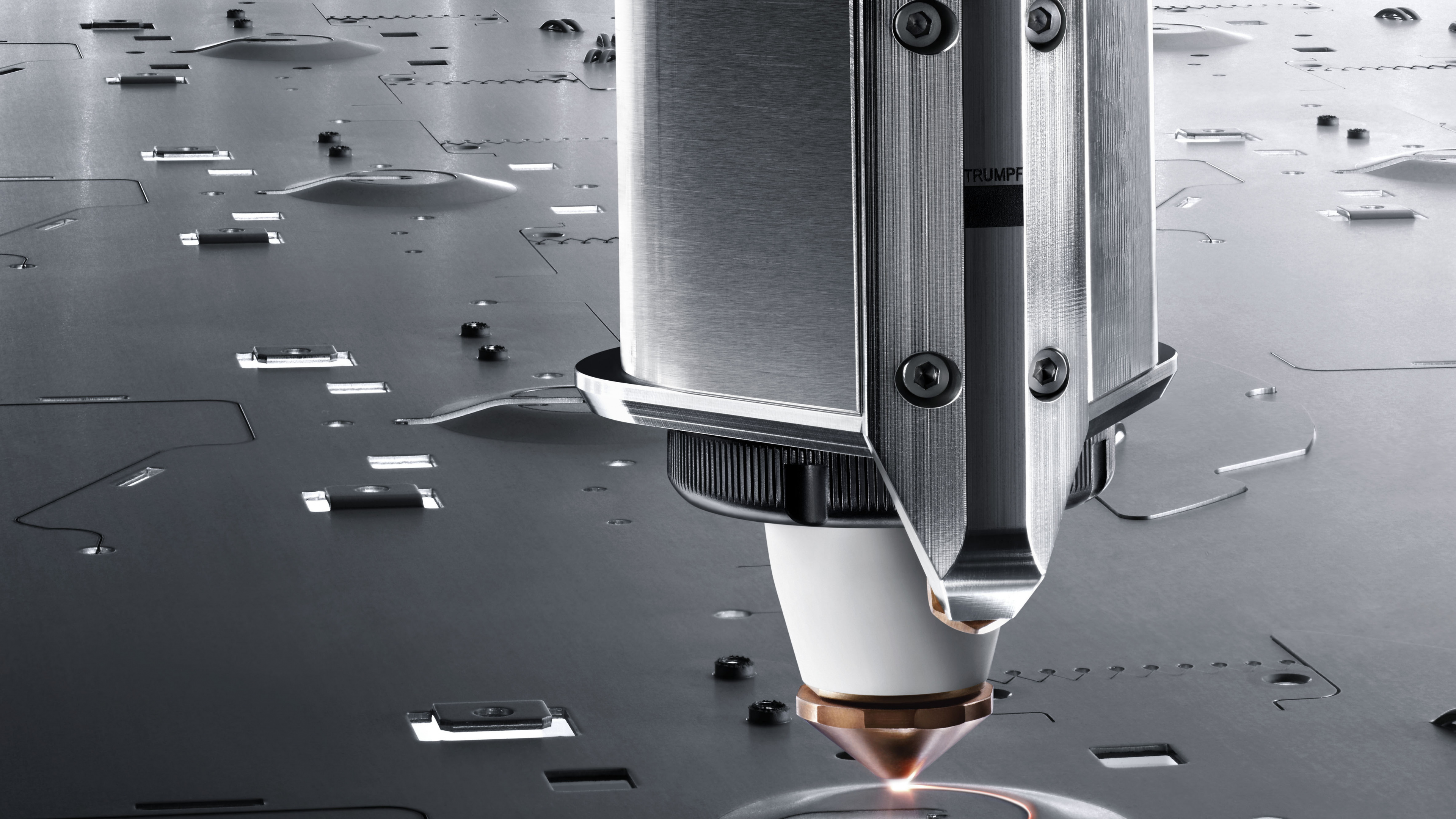 Verre à Boire Clair Sur Table Grise. Wallpaper in 3840x2160 Resolution