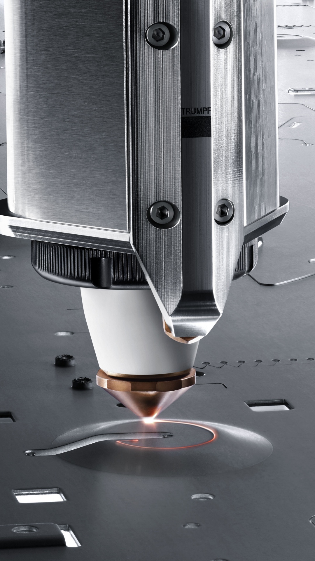 Klares Trinkglas Auf Grauem Tisch. Wallpaper in 1080x1920 Resolution