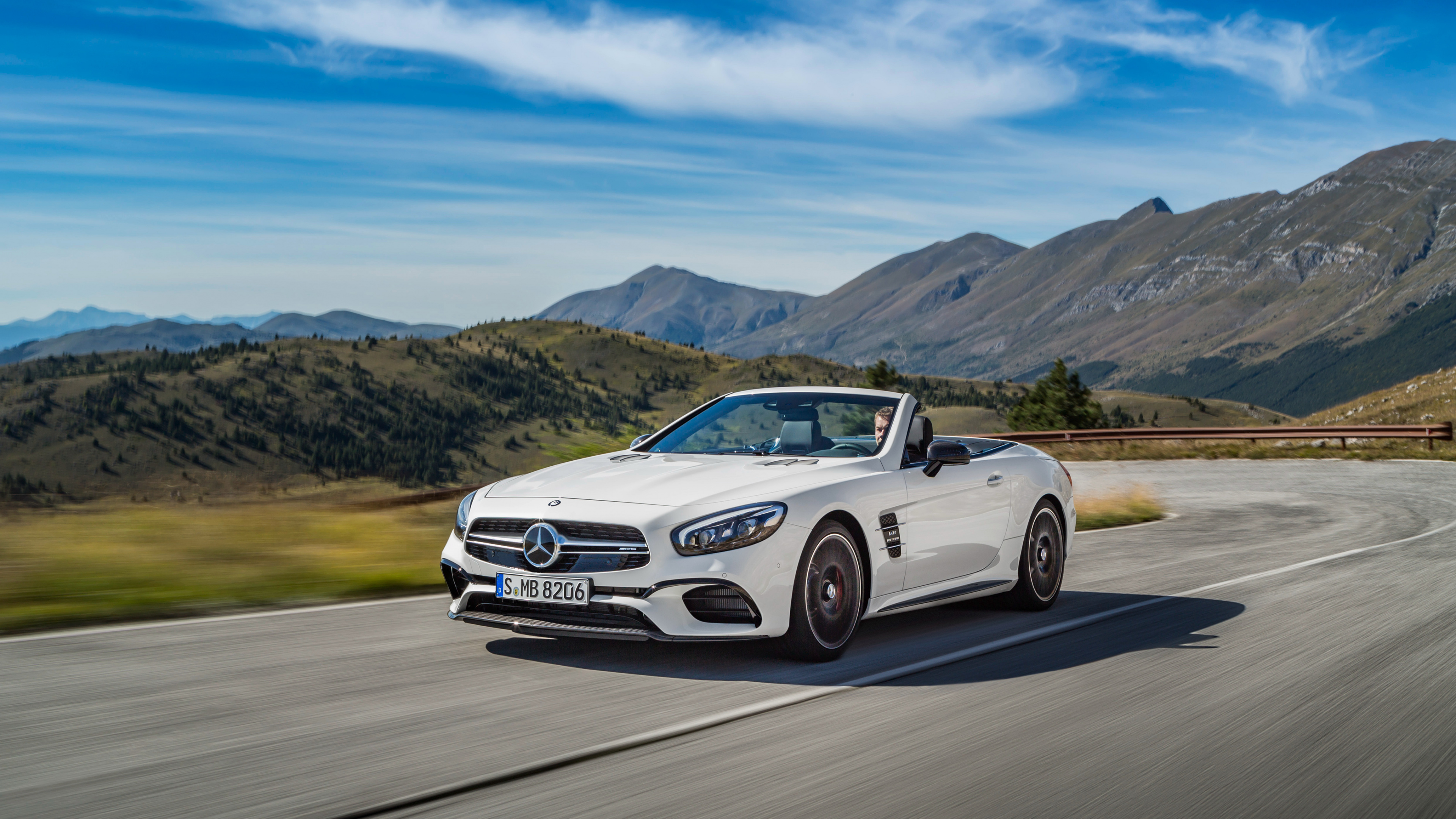 Weißer Bmw m 3 Tagsüber Unterwegs. Wallpaper in 3840x2160 Resolution