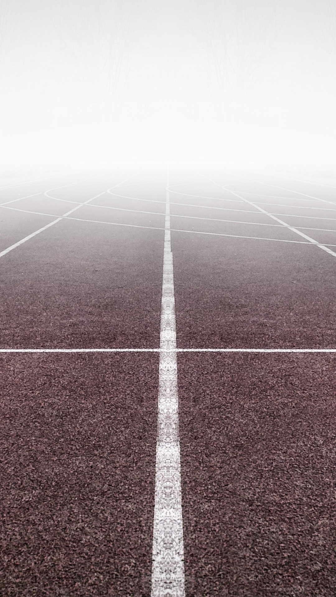 Weißes Pfeilzeichen Auf Grün-weißem Gleisfeld. Wallpaper in 1080x1920 Resolution