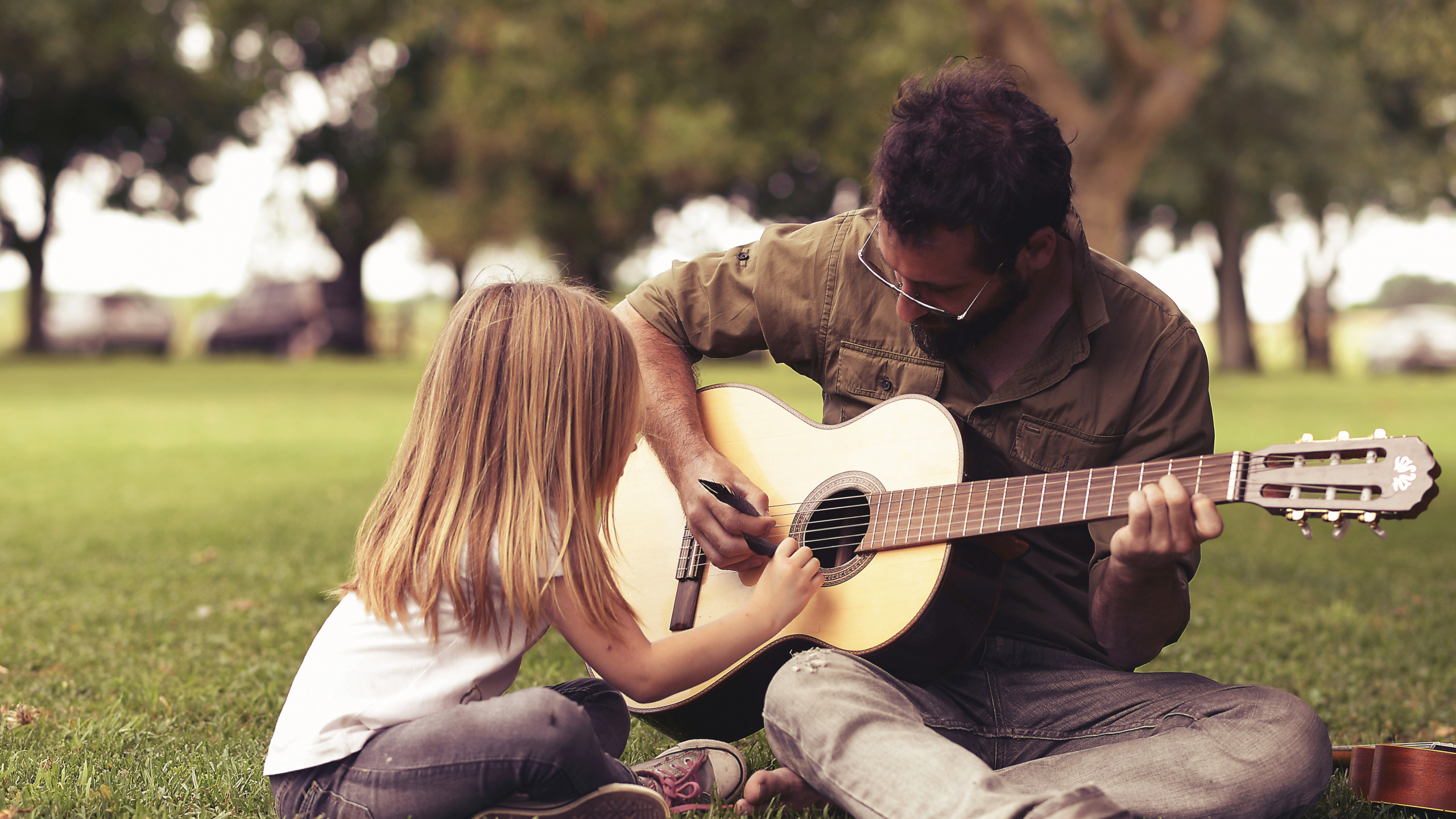 Guitarra, Músico, Instrumentos de Cuerda Pulsada, Recreación, Emocion. Wallpaper in 2560x1440 Resolution