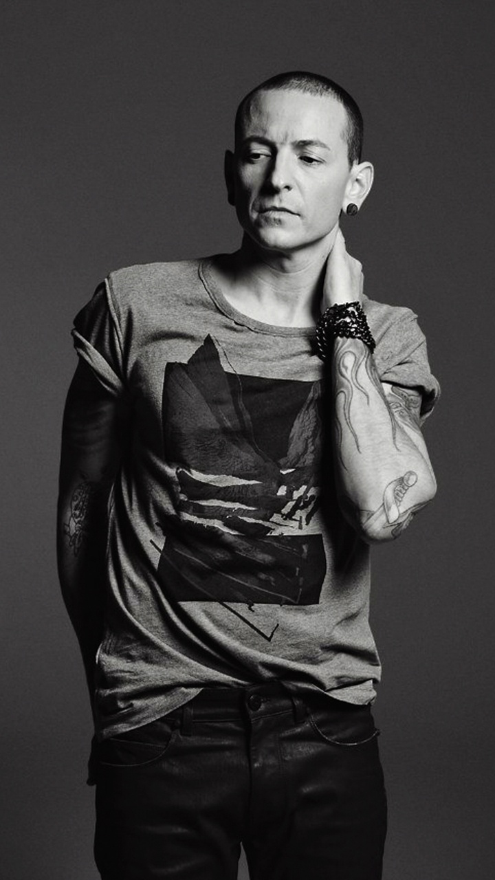 Chester Bennington, Linkin Park, Permanent, Monochrome, L'homme. Wallpaper in 720x1280 Resolution