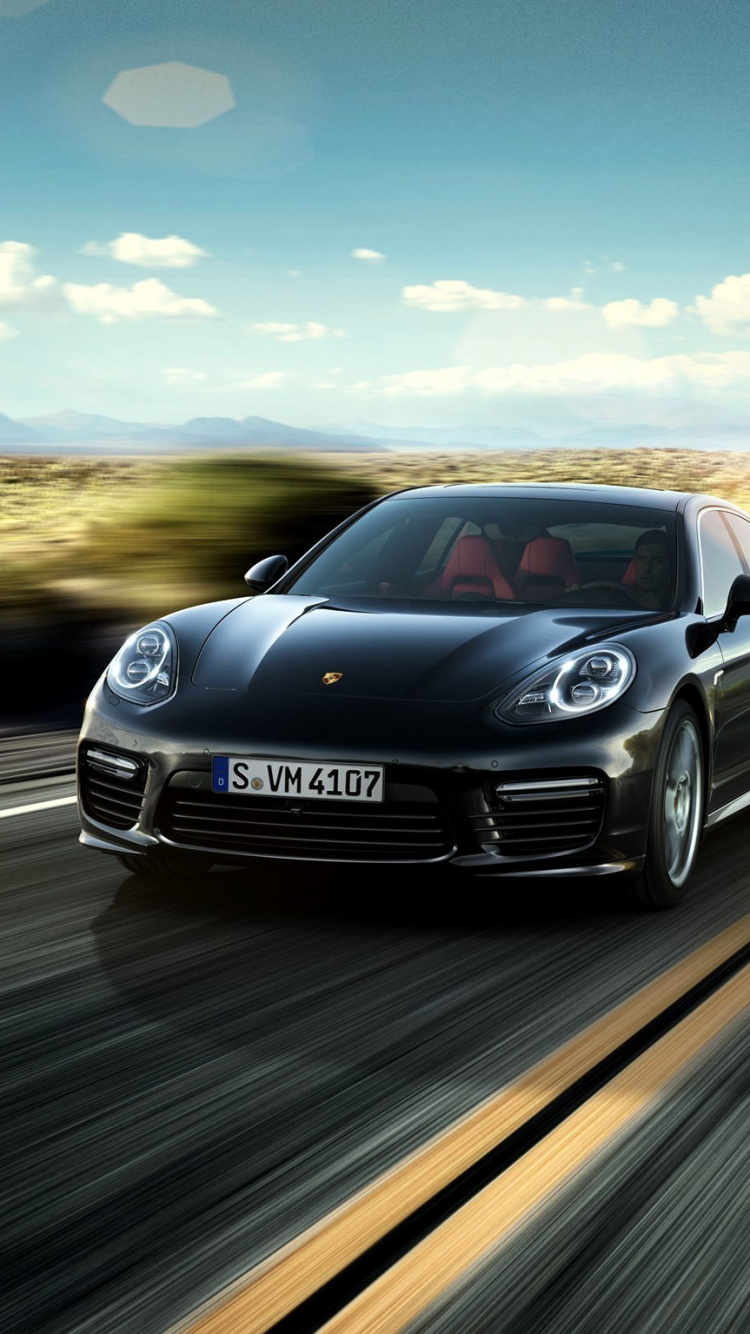 Mercedes Benz Coupe Negro en la Carretera Durante el Día. Wallpaper in 750x1334 Resolution