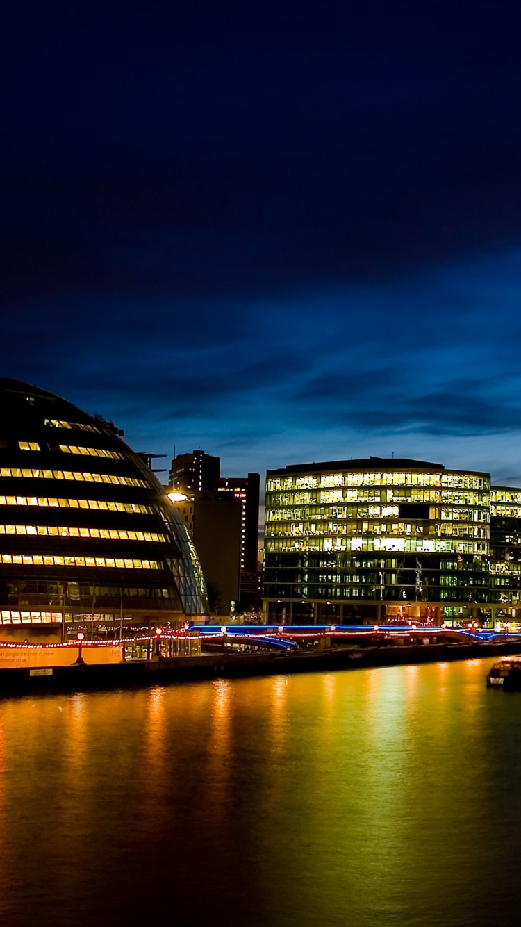 Horizonte de la Ciudad Durante la Noche. Wallpaper in 750x1334 Resolution