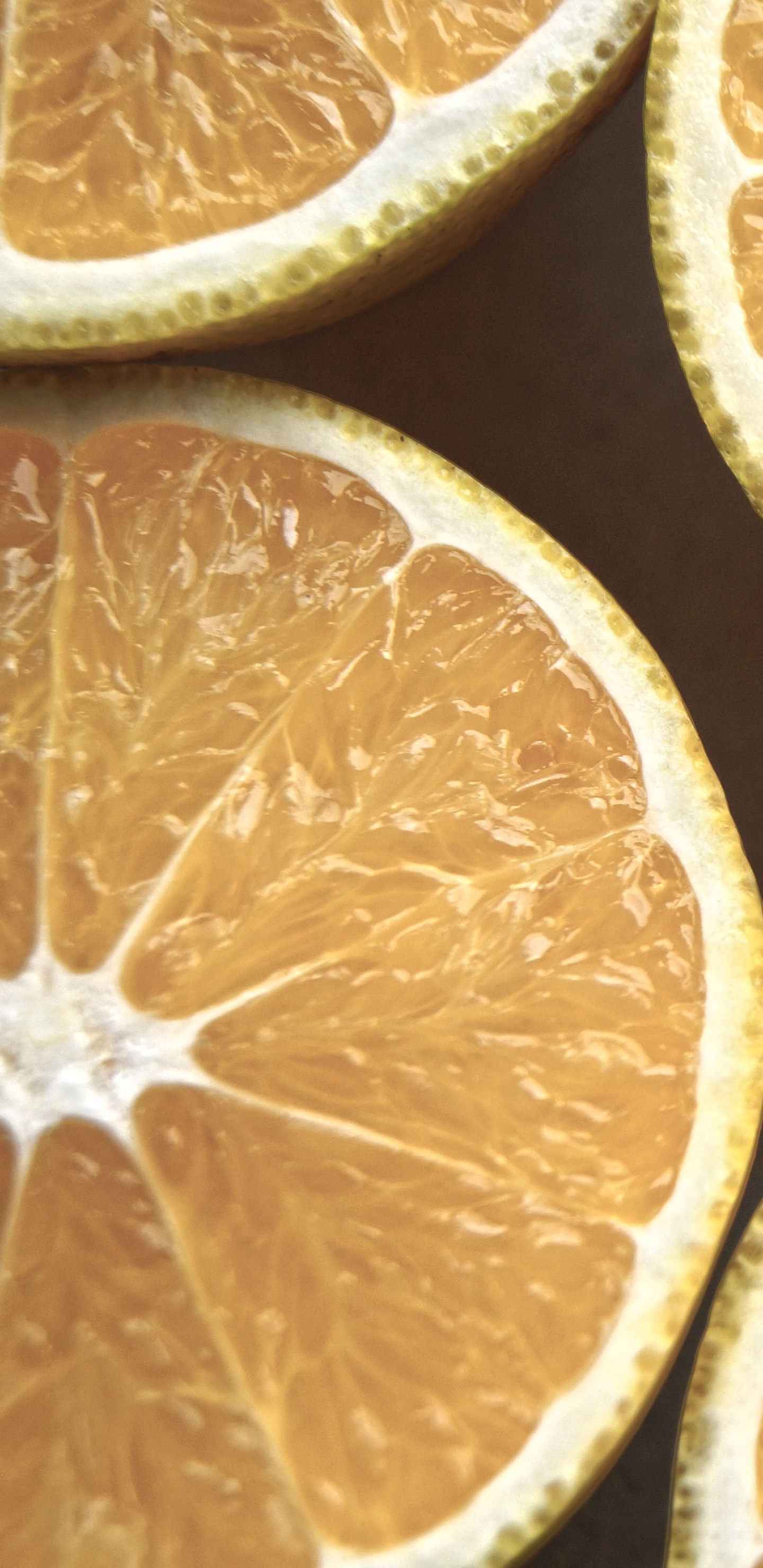 Fruits Orange Tranchés Sur Une Surface Noire. Wallpaper in 1440x2960 Resolution