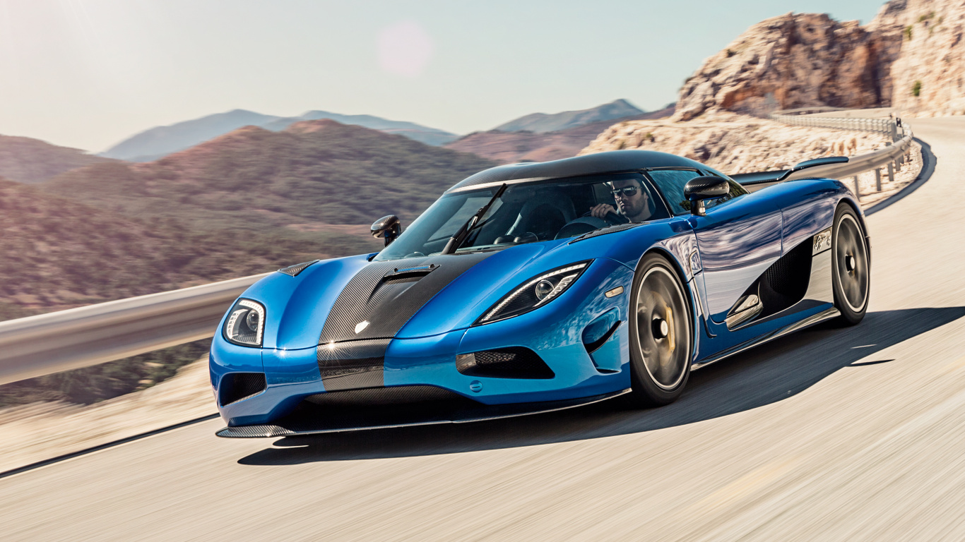 Blue Porsche 911 on Road During Daytime. Wallpaper in 1366x768 Resolution