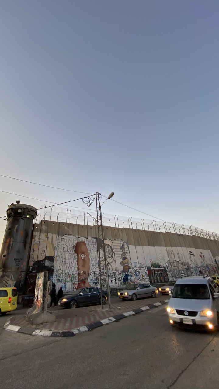 Bâtiment, Toit, Transport, Feu de Stationnement Automobile, Roi. Wallpaper in 720x1280 Resolution