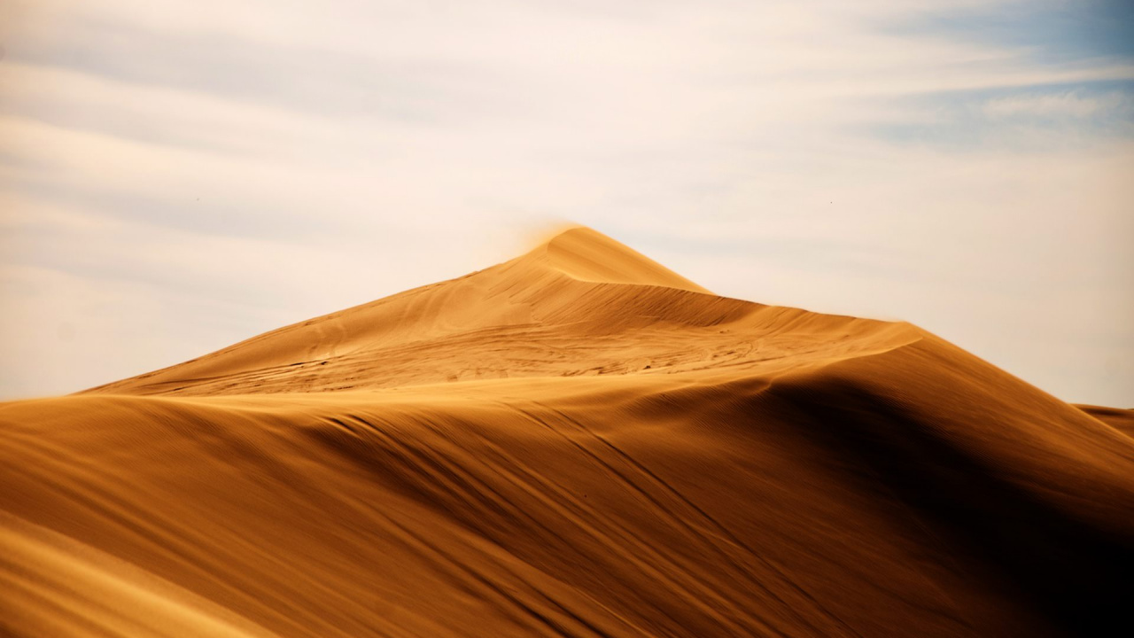 Brown Sand Under White Sky During Daytime. Wallpaper in 1280x720 Resolution