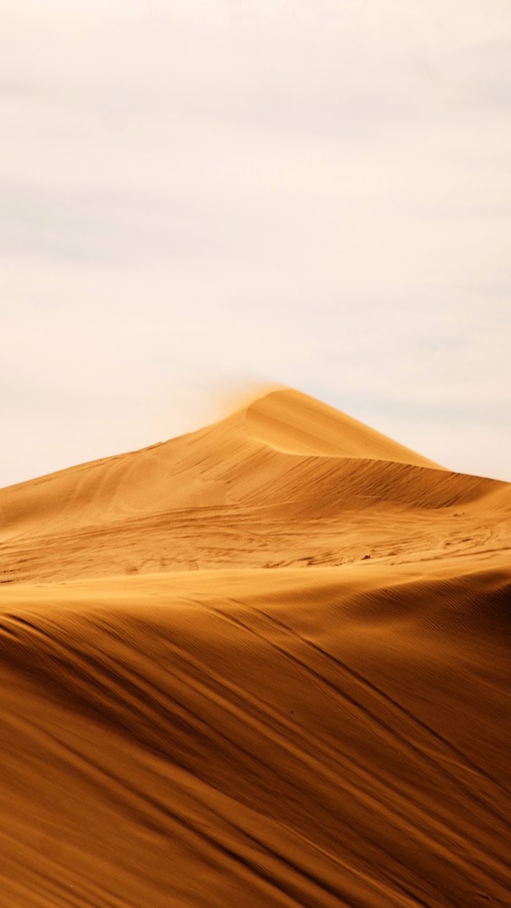 Brown Sand Under White Sky During Daytime. Wallpaper in 720x1280 Resolution