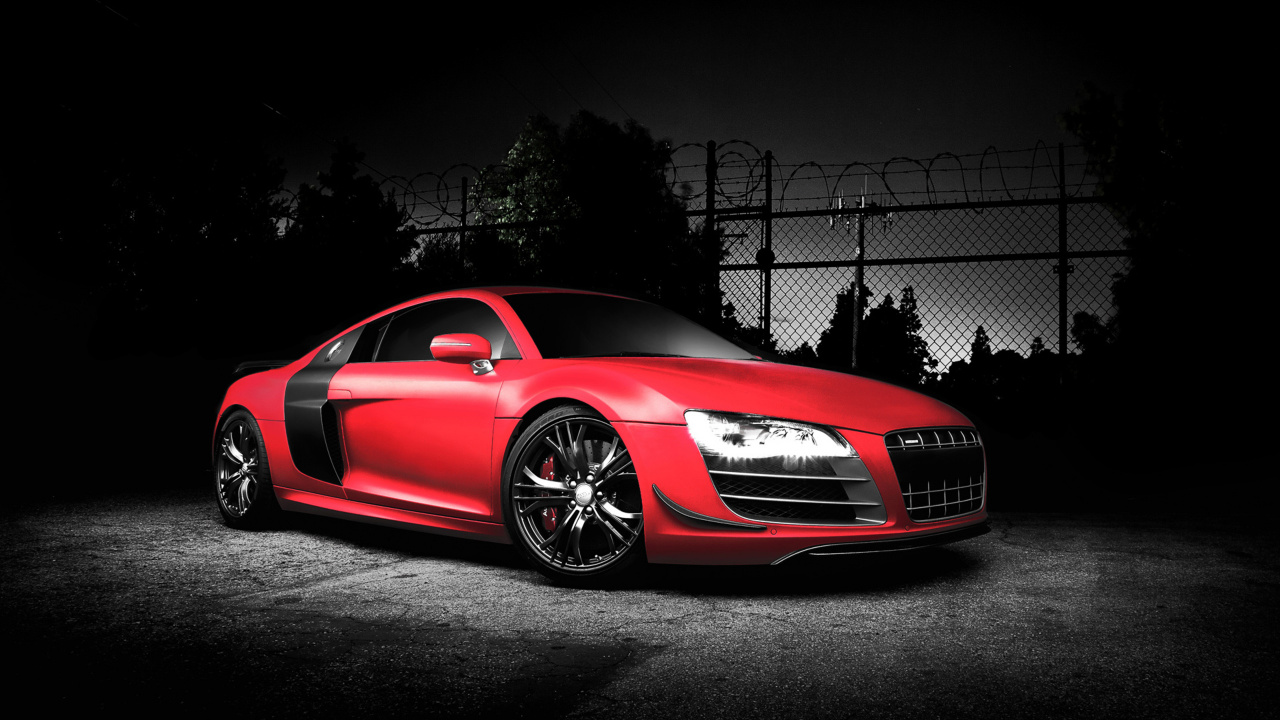 Roter Porsche 911 in Der Nähe Von Maschendrahtzaun Geparkt. Wallpaper in 1280x720 Resolution