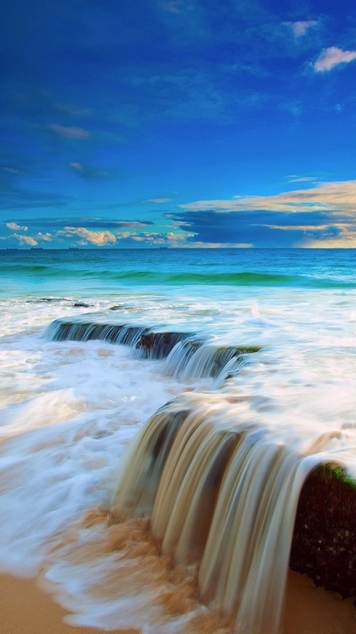 Ocean Waves Crashing on Shore During Daytime. Wallpaper in 720x1280 Resolution