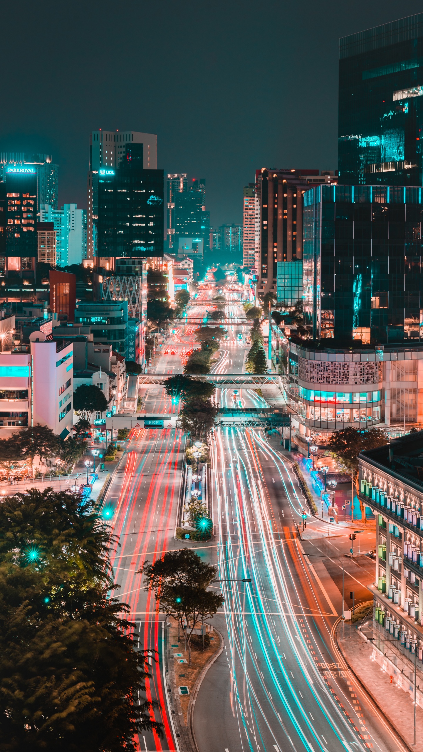 Edificios de la Ciudad Durante la Noche.. Wallpaper in 1440x2560 Resolution