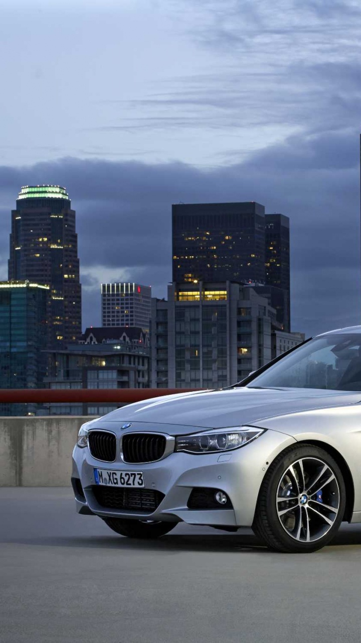 Silber Bmw m 3 Tagsüber Unterwegs. Wallpaper in 720x1280 Resolution