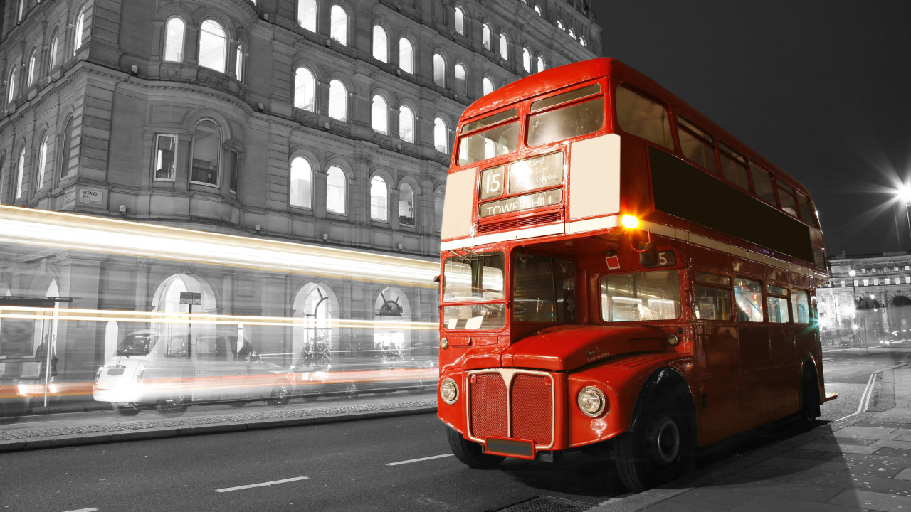 Bus à Impériale Rouge Sur la Route Pendant la Journée. Wallpaper in 1280x720 Resolution