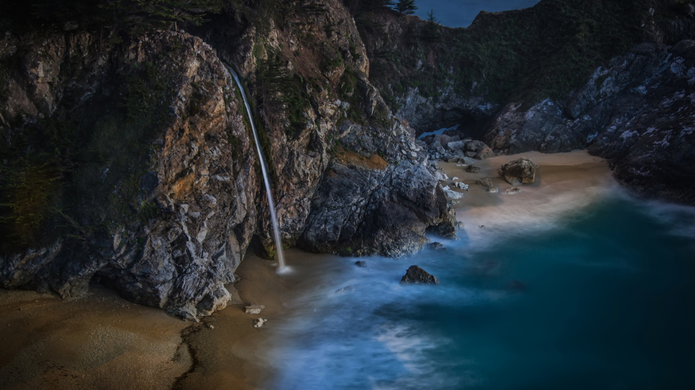 White Bridge Over The Sea. Wallpaper in 1366x768 Resolution