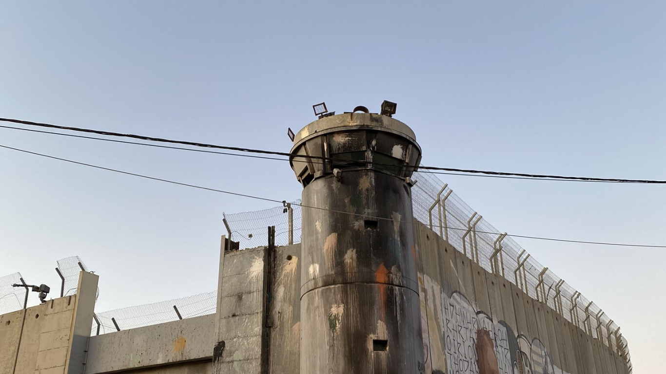 Rey, Rueda, Neumatico, Luz de Estacionamiento Automotriz, Llanta de Aleación. Wallpaper in 1366x768 Resolution