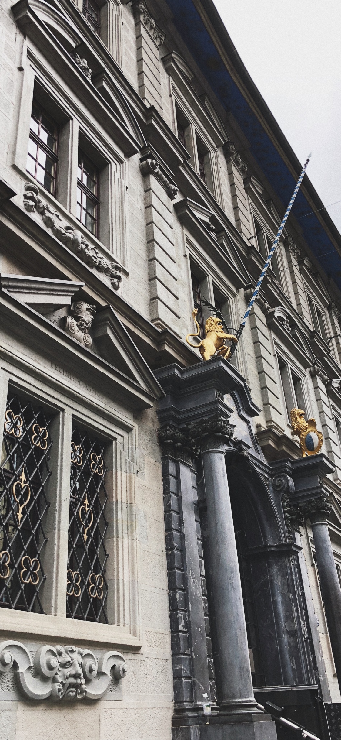 Wahrzeichen, Klassische Architektur, Architektur, Fassade, Eigenschaft. Wallpaper in 1125x2436 Resolution