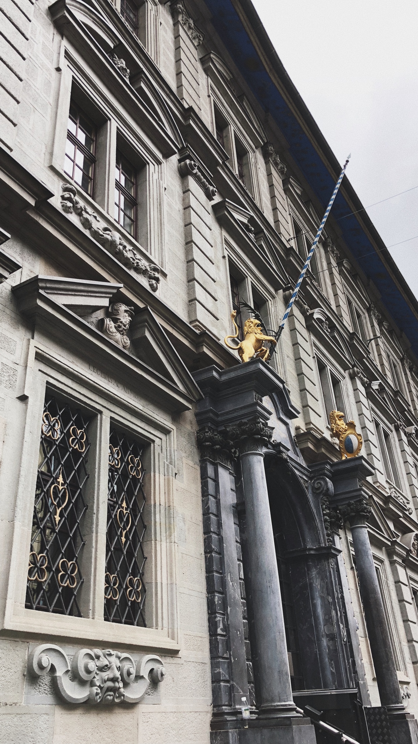 Wahrzeichen, Klassische Architektur, Architektur, Fassade, Eigenschaft. Wallpaper in 1440x2560 Resolution