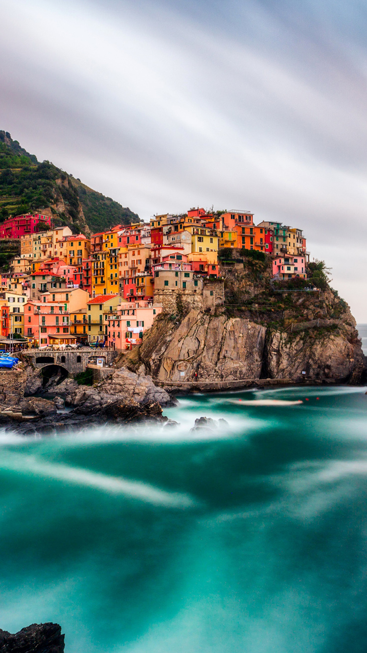 Houses on Mountain Near Body of Water During Daytime. Wallpaper in 750x1334 Resolution
