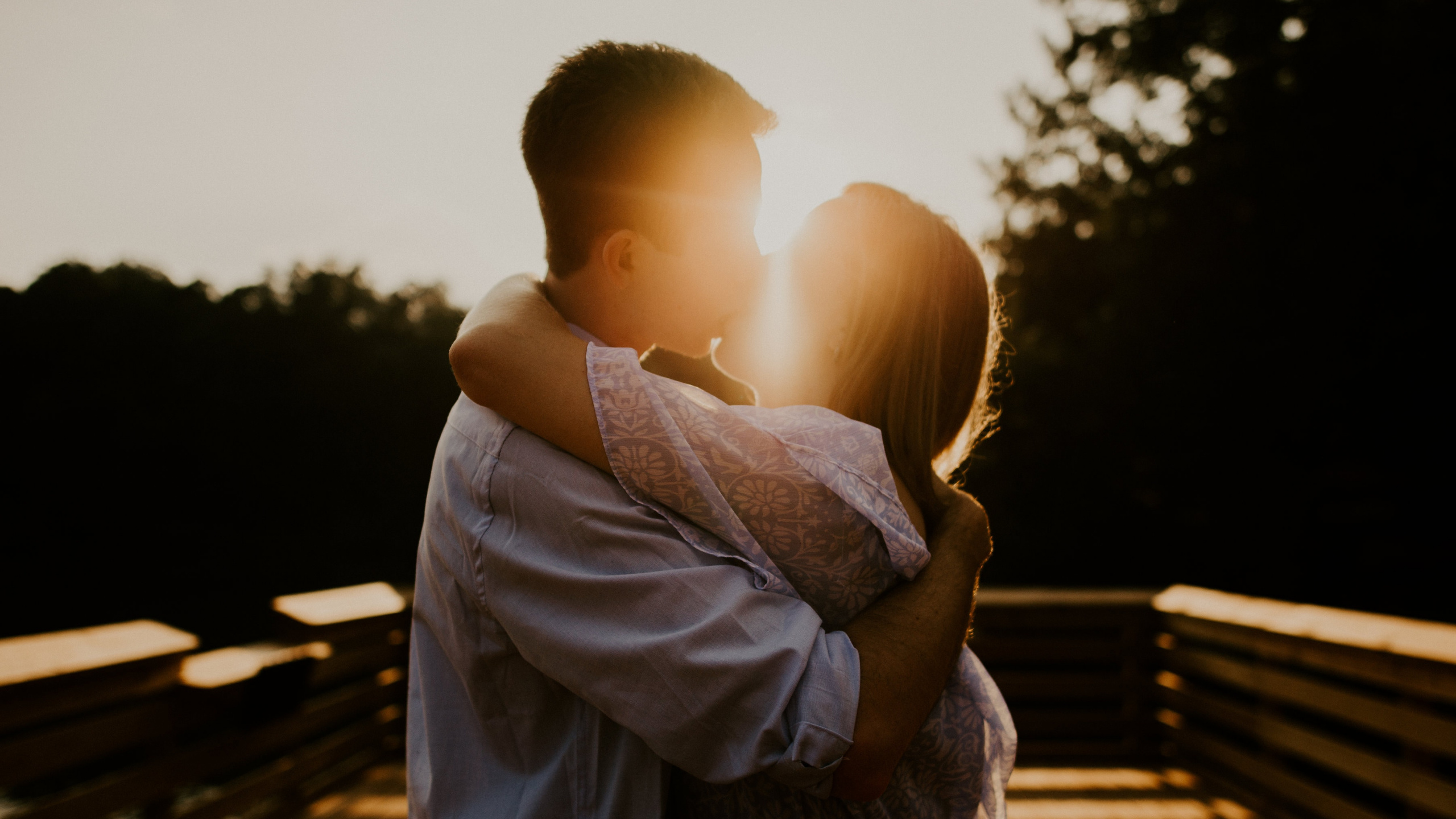 Hug, Sunlight, Backlighting, Love, Affection. Wallpaper in 2560x1440 Resolution
