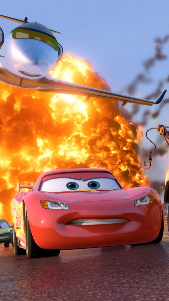 Escena de la Película de Disney Cars en un Día Soleado. Wallpaper in 720x1280 Resolution
