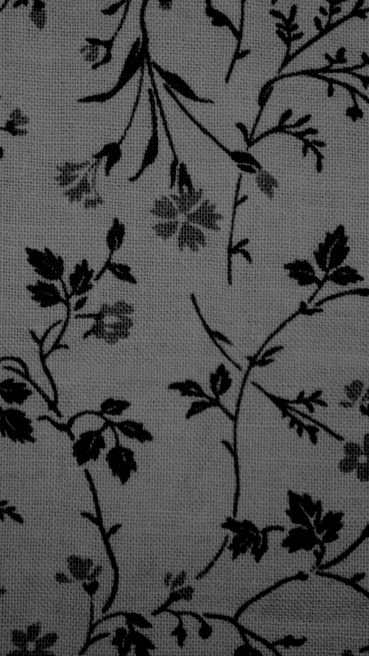 Schwarz-weißes Florales Textil. Wallpaper in 750x1334 Resolution