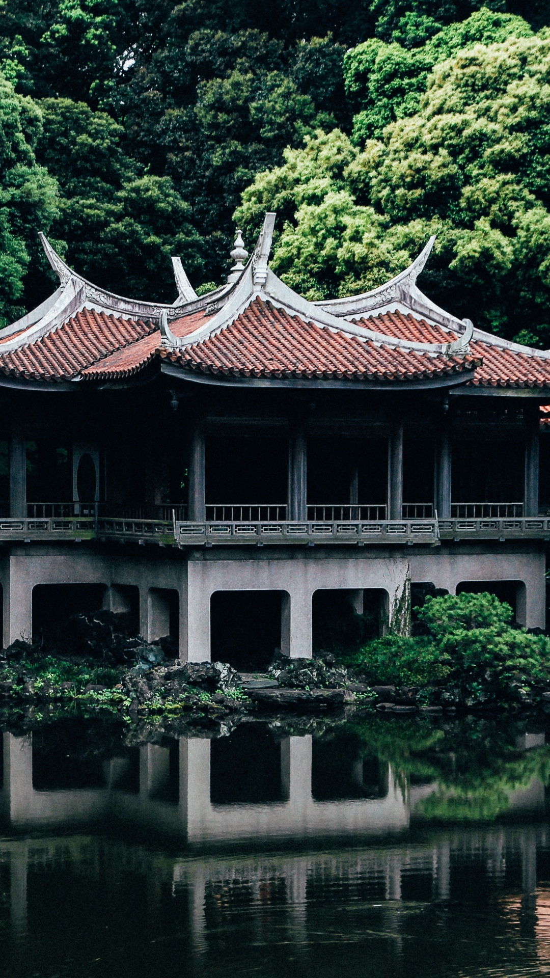 Brown and White Temple Near Body of Water During Daytime. Wallpaper in 1080x1920 Resolution