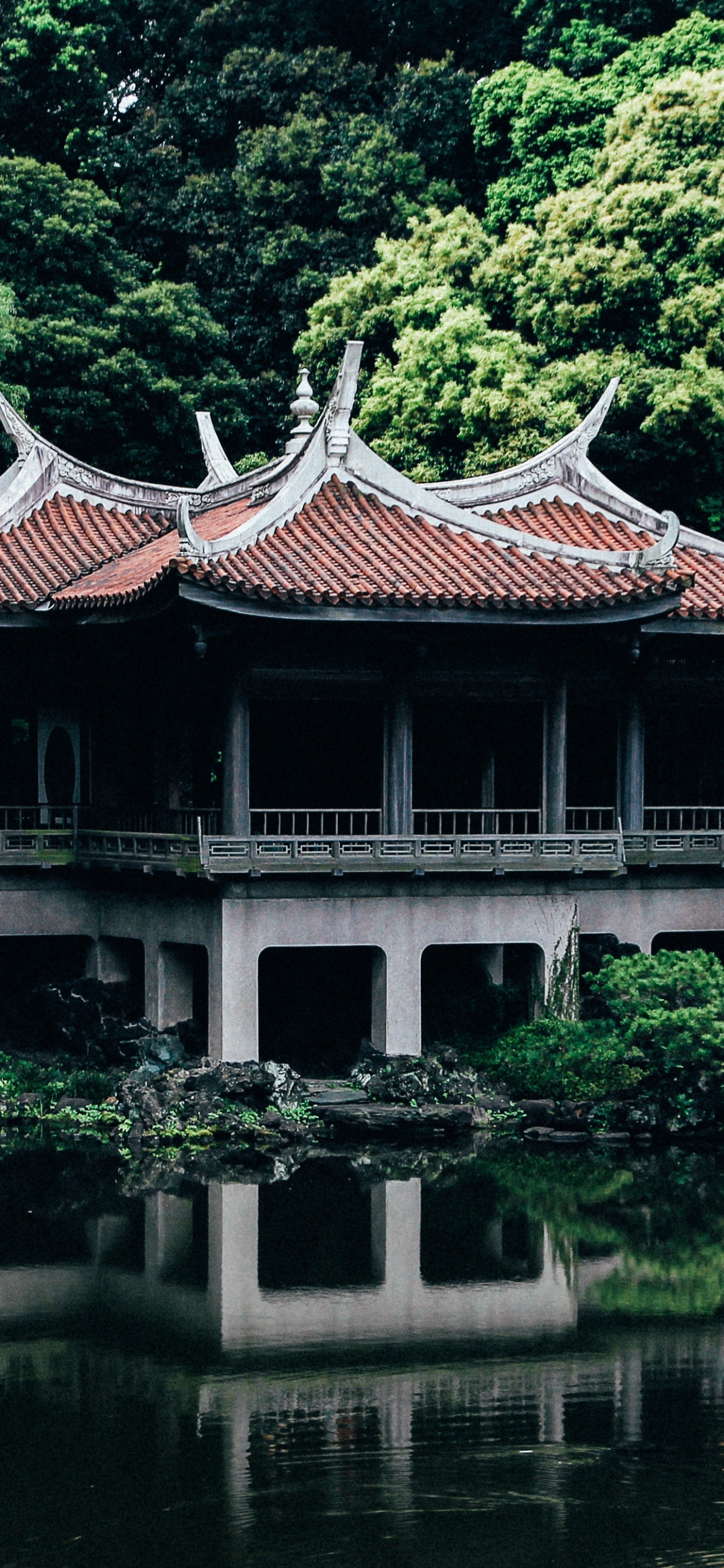 Brown and White Temple Near Body of Water During Daytime. Wallpaper in 1242x2688 Resolution