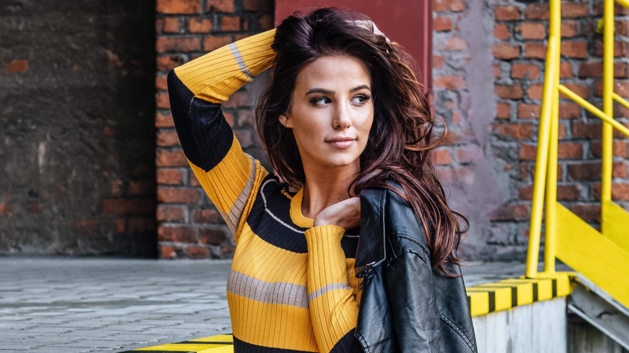 女孩, 模型, 黄色的, 街时尚, 外套 壁纸 1280x720 允许