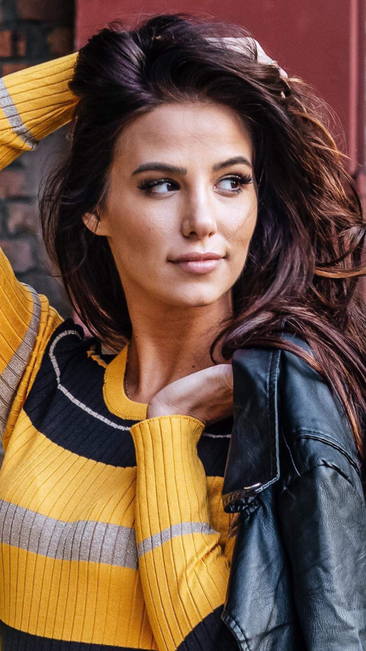 女孩, 模型, 黄色的, 街时尚, 外套 壁纸 750x1334 允许