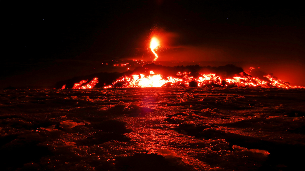 Fuego en el Suelo Durante la Puesta de Sol. Wallpaper in 1280x720 Resolution