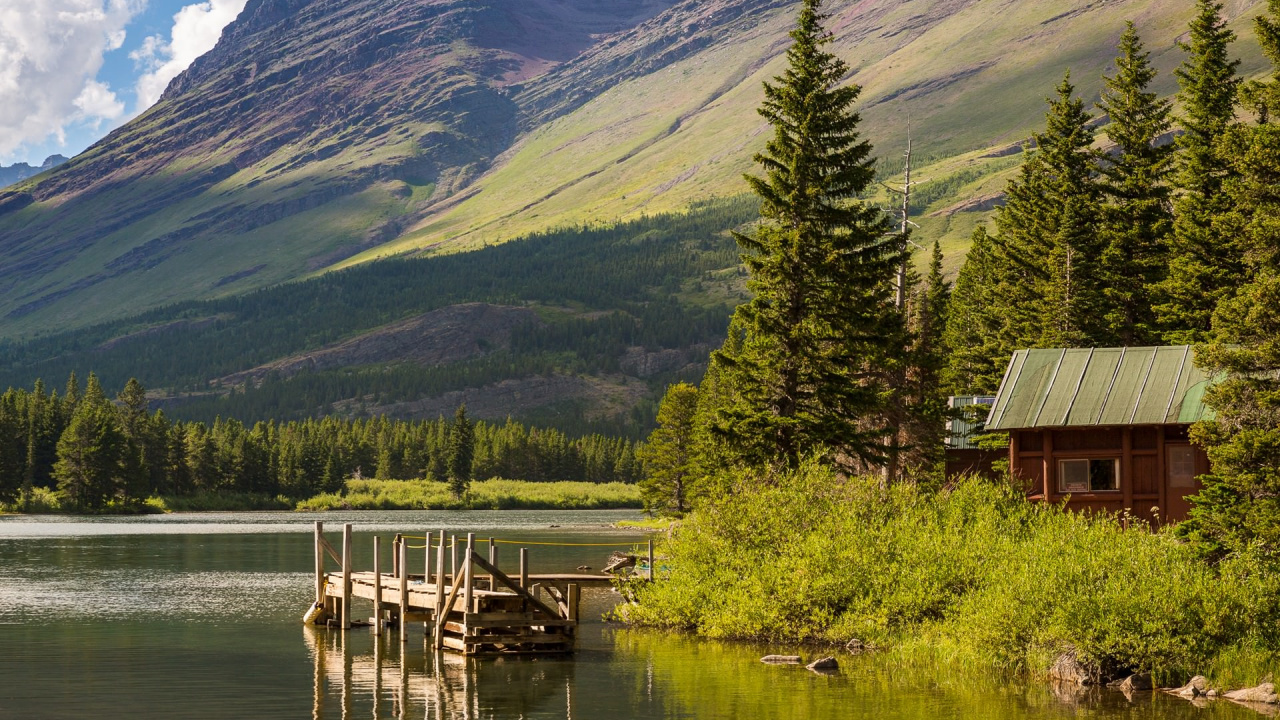 Brown Wooden Dock on Lake Near Green Trees and Mountain During Daytime. Wallpaper in 1280x720 Resolution