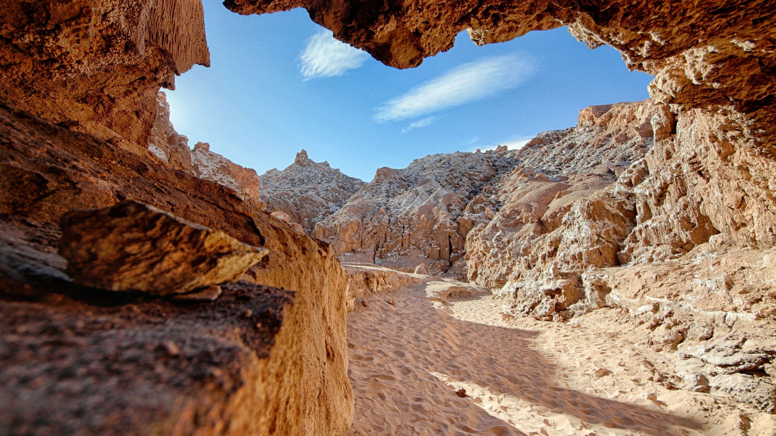 Brown Rocky Mountain Under Blue Sky and White Clouds During Daytime. Wallpaper in 2560x1440 Resolution