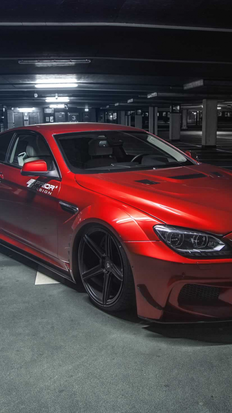 Rojo Bmw m 3 Coupe Estacionado en el Estacionamiento. Wallpaper in 750x1334 Resolution