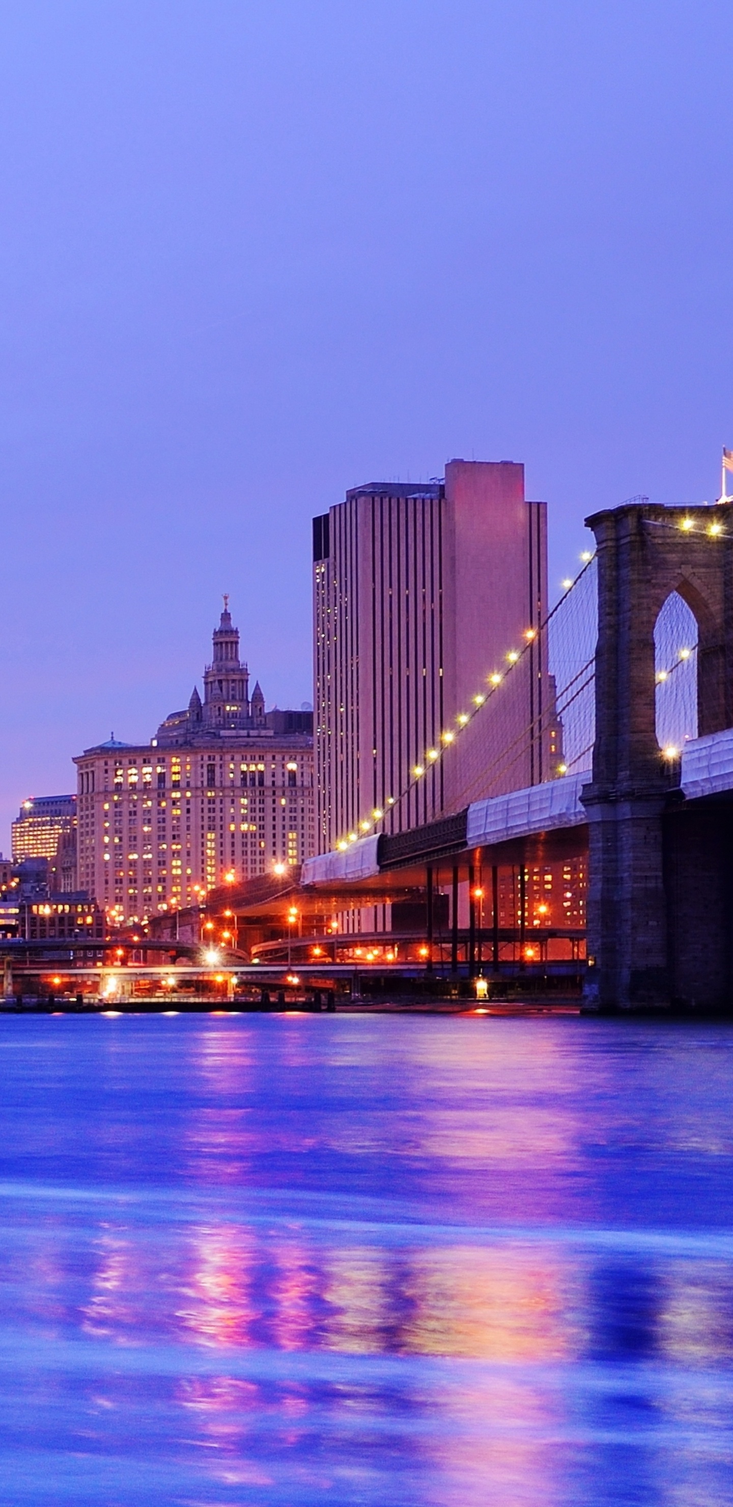 Puente Sobre el Agua Durante la Noche. Wallpaper in 1440x2960 Resolution