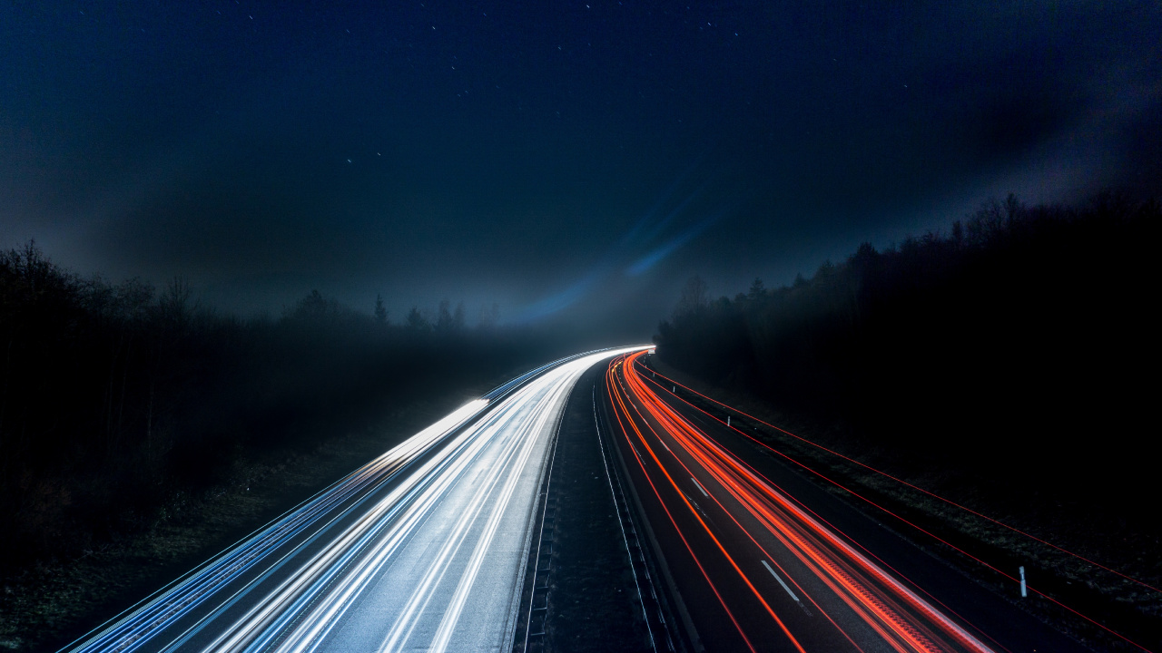 Photographie en Accéléré de Voitures Sur la Route Pendant la Nuit. Wallpaper in 1280x720 Resolution