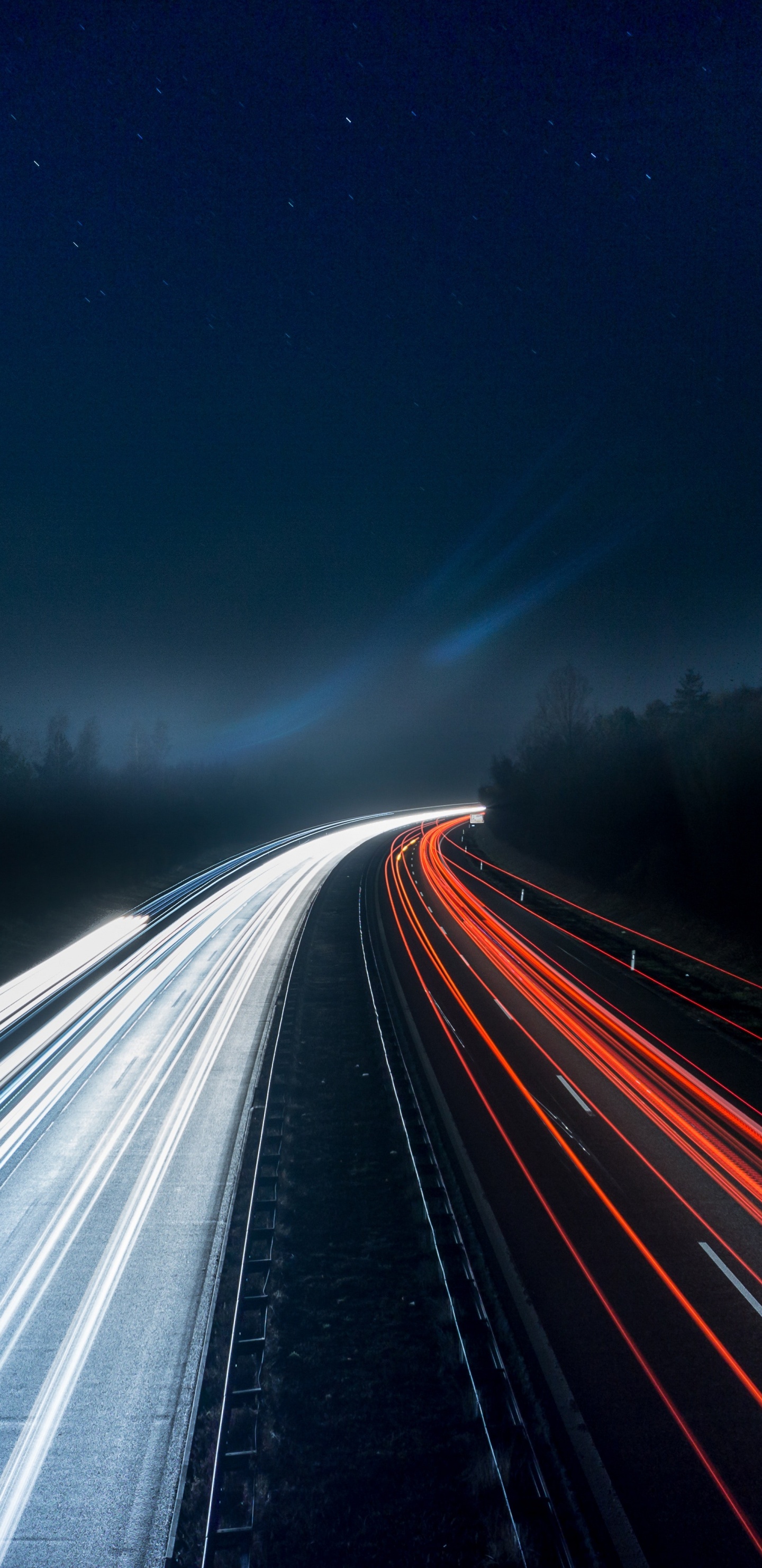 Photographie en Accéléré de Voitures Sur la Route Pendant la Nuit. Wallpaper in 1440x2960 Resolution